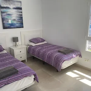 Villa Ashdene - Luxury Modern With Large Heated Pool Wifi Uk Tv Bar & Bbq, Playa Blanca (Lanzarote)